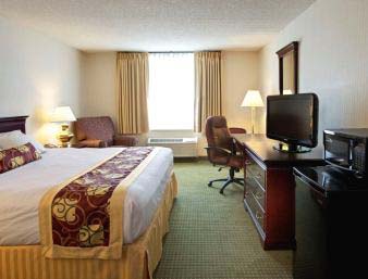 Days Inn & Suites Traverse City 02.[1]